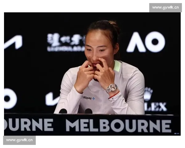 郑钦文再创辉煌：年轻女网球选手如何在国际赛场崭露头角并突破自我极限